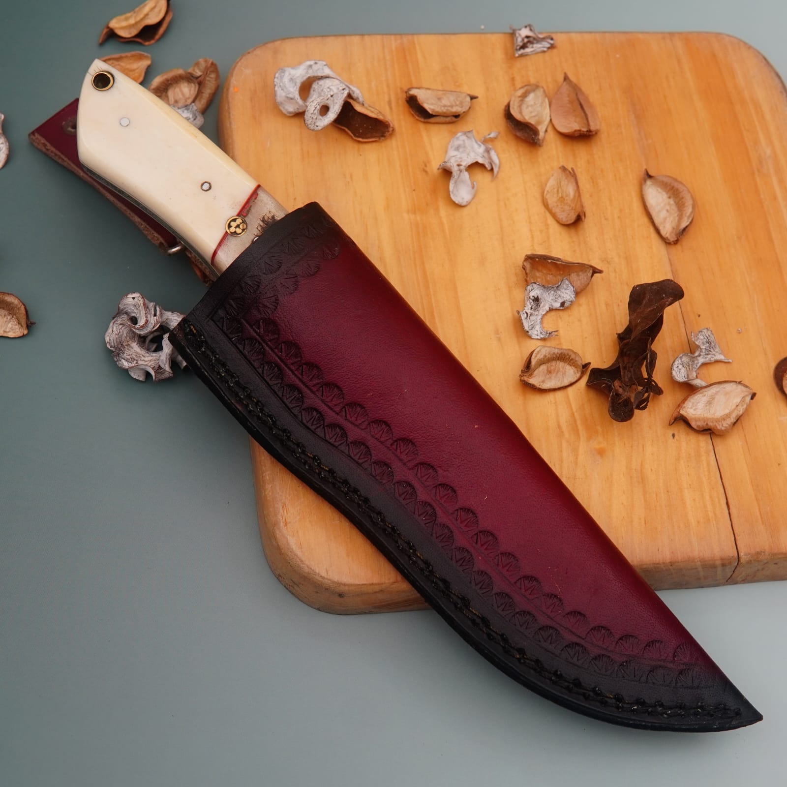 Handmade Damascus Steel Hunting Knife with Bone & Sheep Horn Handle - Image 3